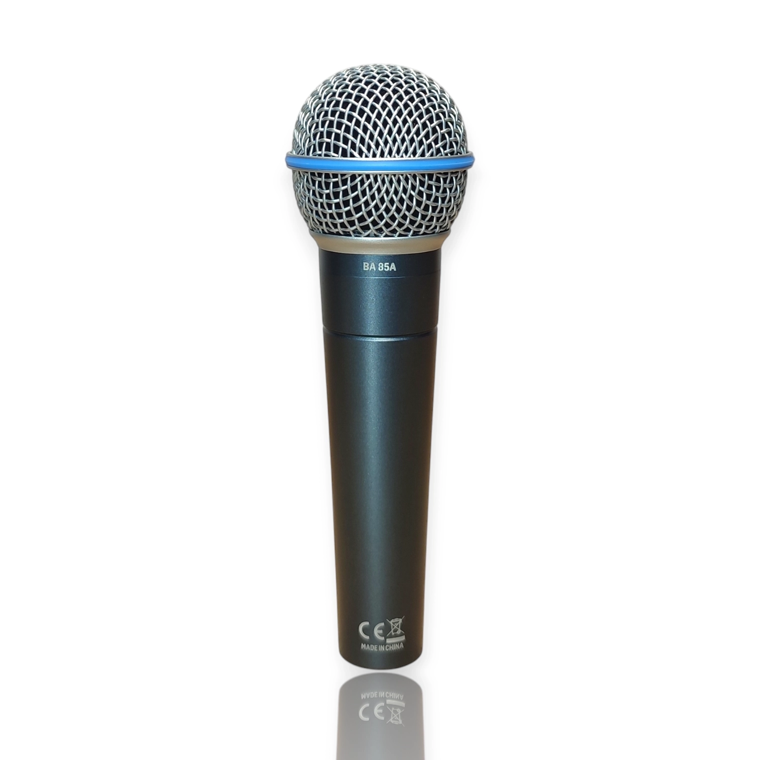 Micrófono dinámico Behringer BA 85A vista frontal, ideal para voz en vivo y locución